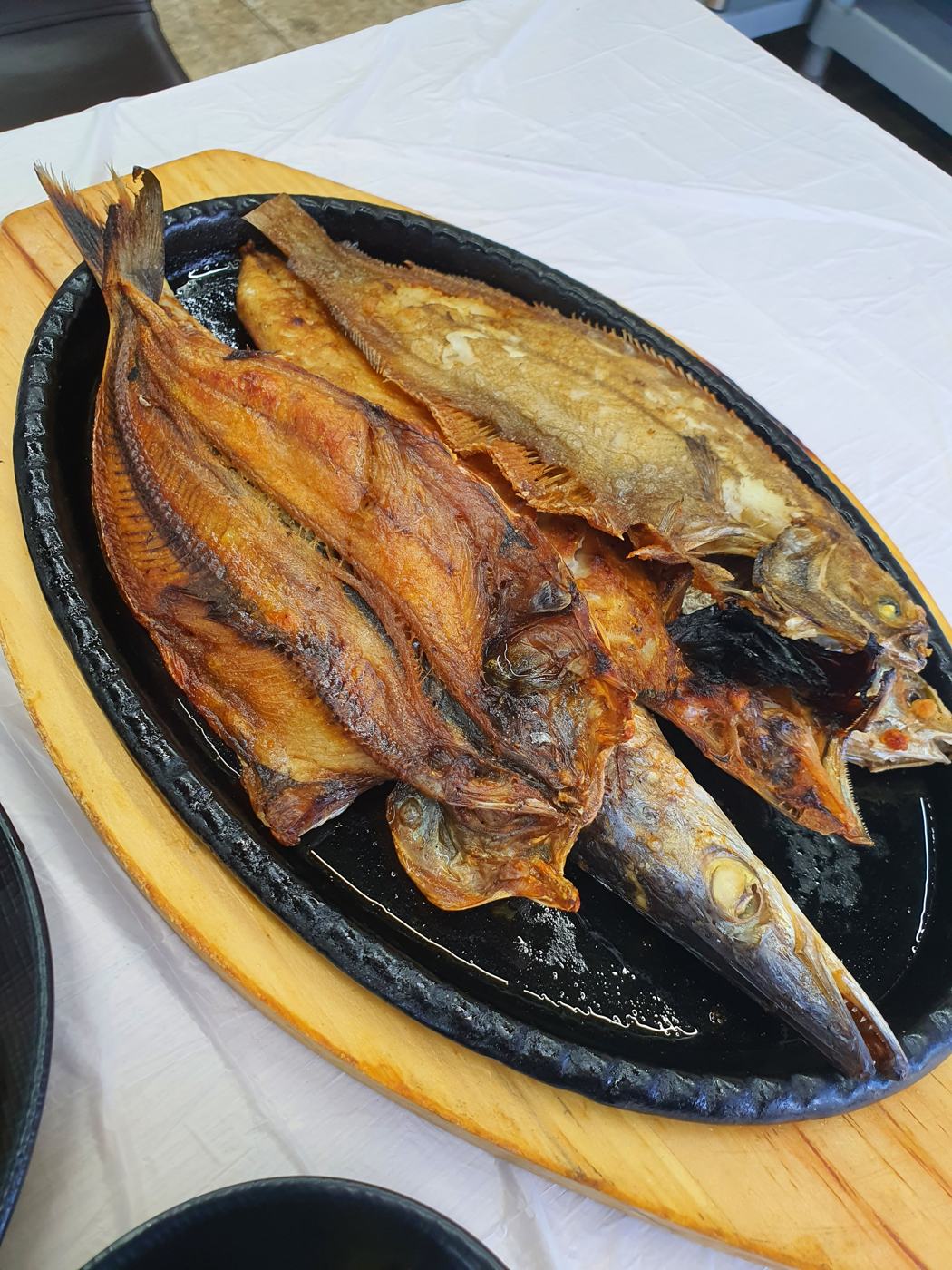 무쇠 철판 위 모듬생선구이